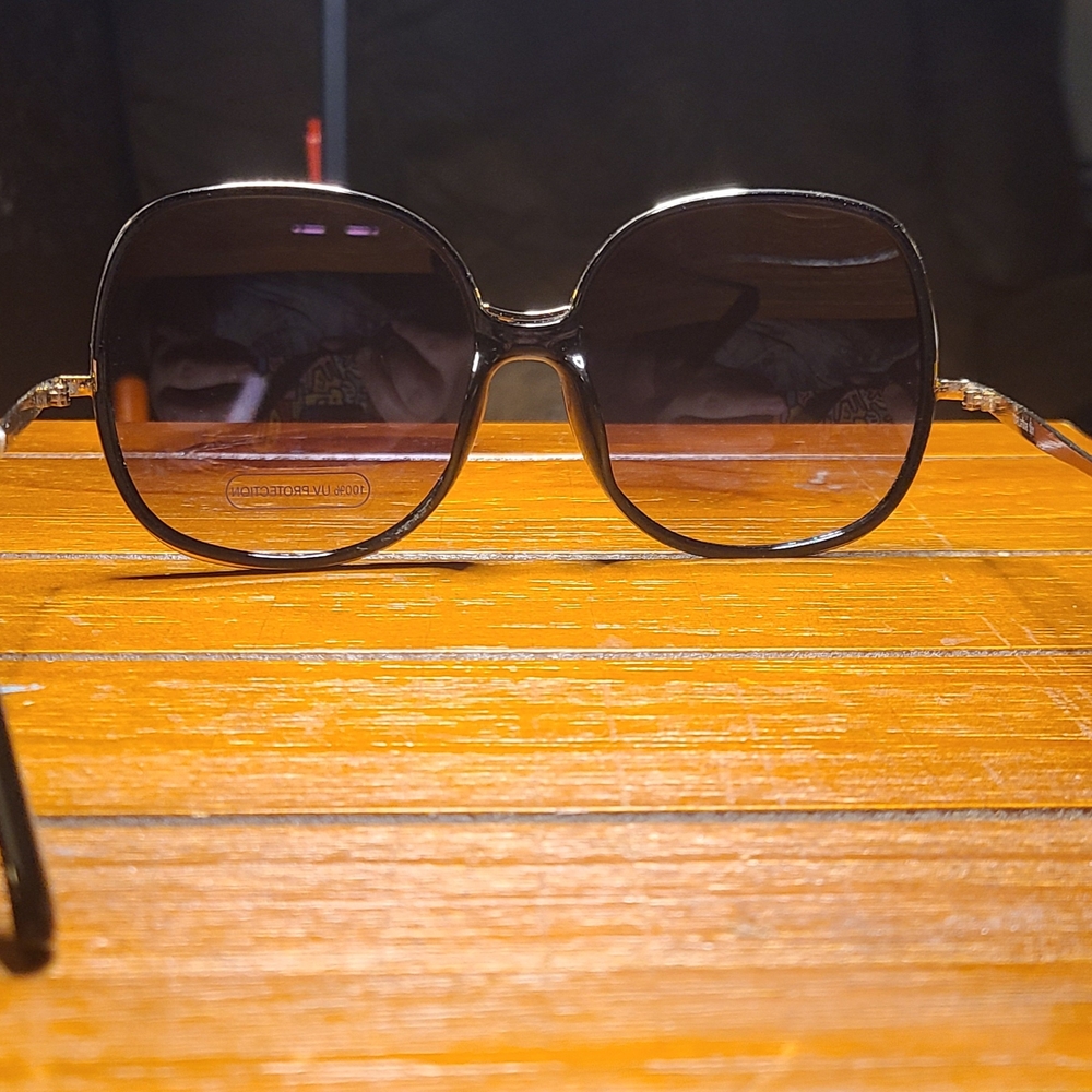 Torrid Black and Gold Oversized Sunglasses - Picture 3 of 4